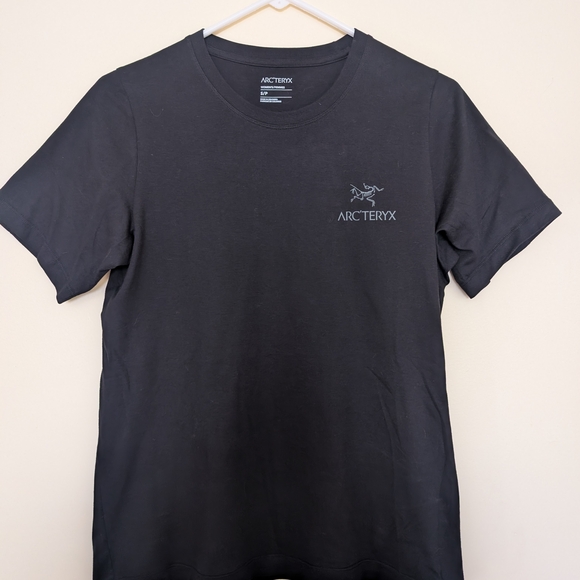 Arc'teryx Women's Black T-Shirt - Picture 3 of 8